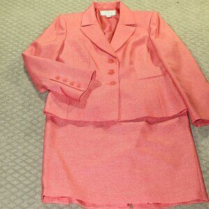 JH Collectibles Suits Women's 12 Peach Woven Long Sleeve Blazer & Skirt Suit
